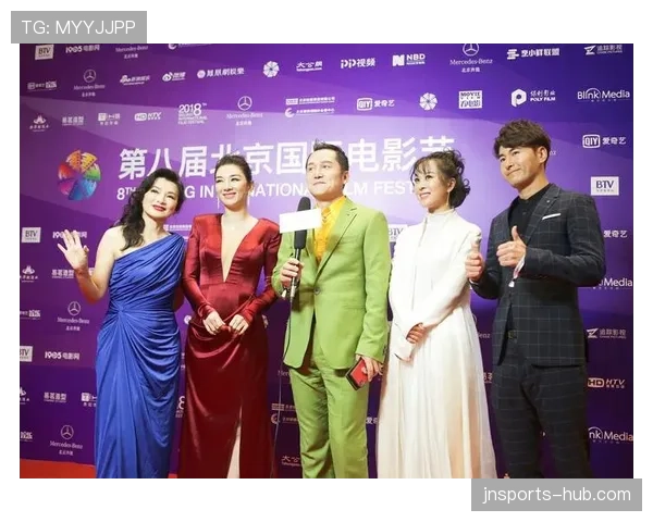 张怡宁礼服一脱回家换拖鞋刷碗 红毯到厨房的反差让人懵